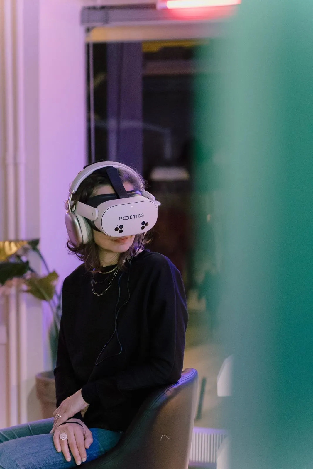 A visitor in a Poetics headset in a gallery.